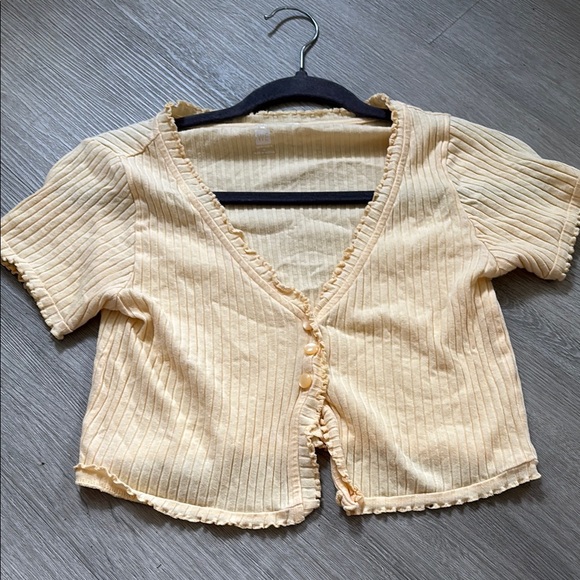 Women's Cream Button-Up Ribbed Top - Picture 2 of 4